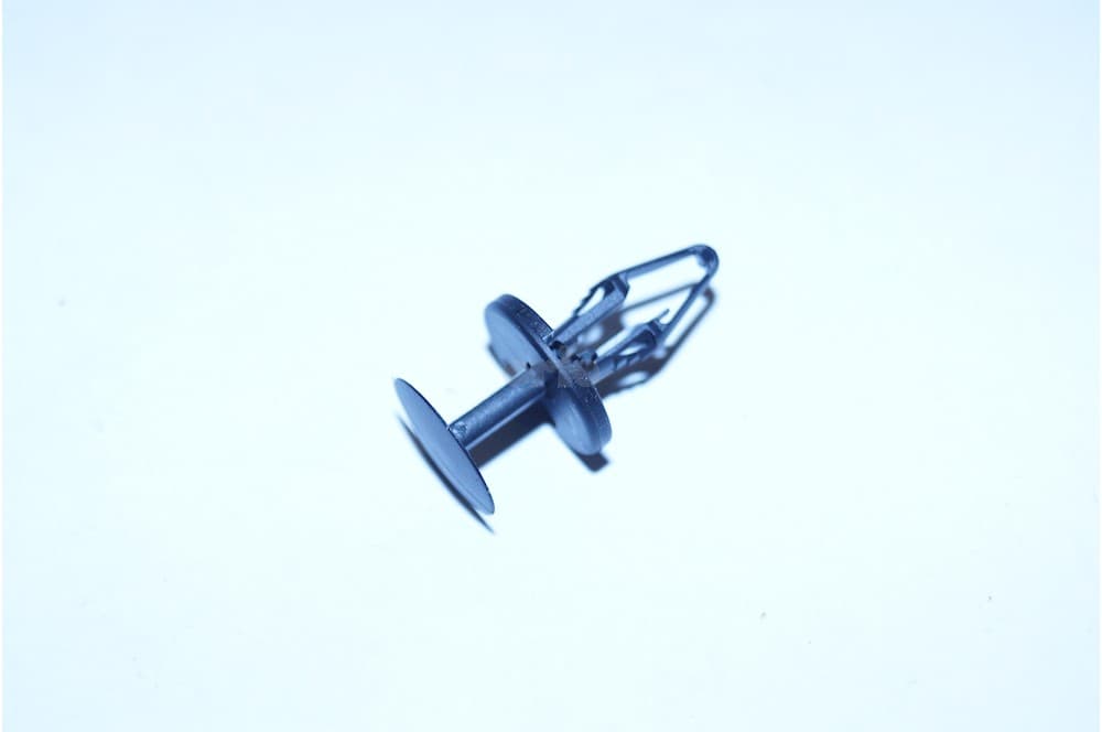 Expanding rivet