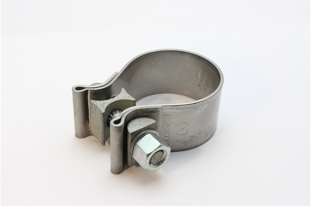Exhaust pipe mounting